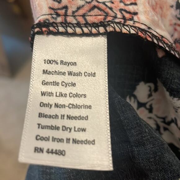 Wonderly Dress Size Large with Slits - Picture 10 of 10